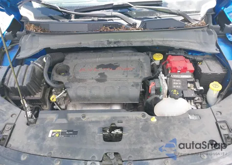 2021 Jeep Compass Latitude 4X4 z USA, uszkodzony, nr VIN 3C4NJDBBXMT504833